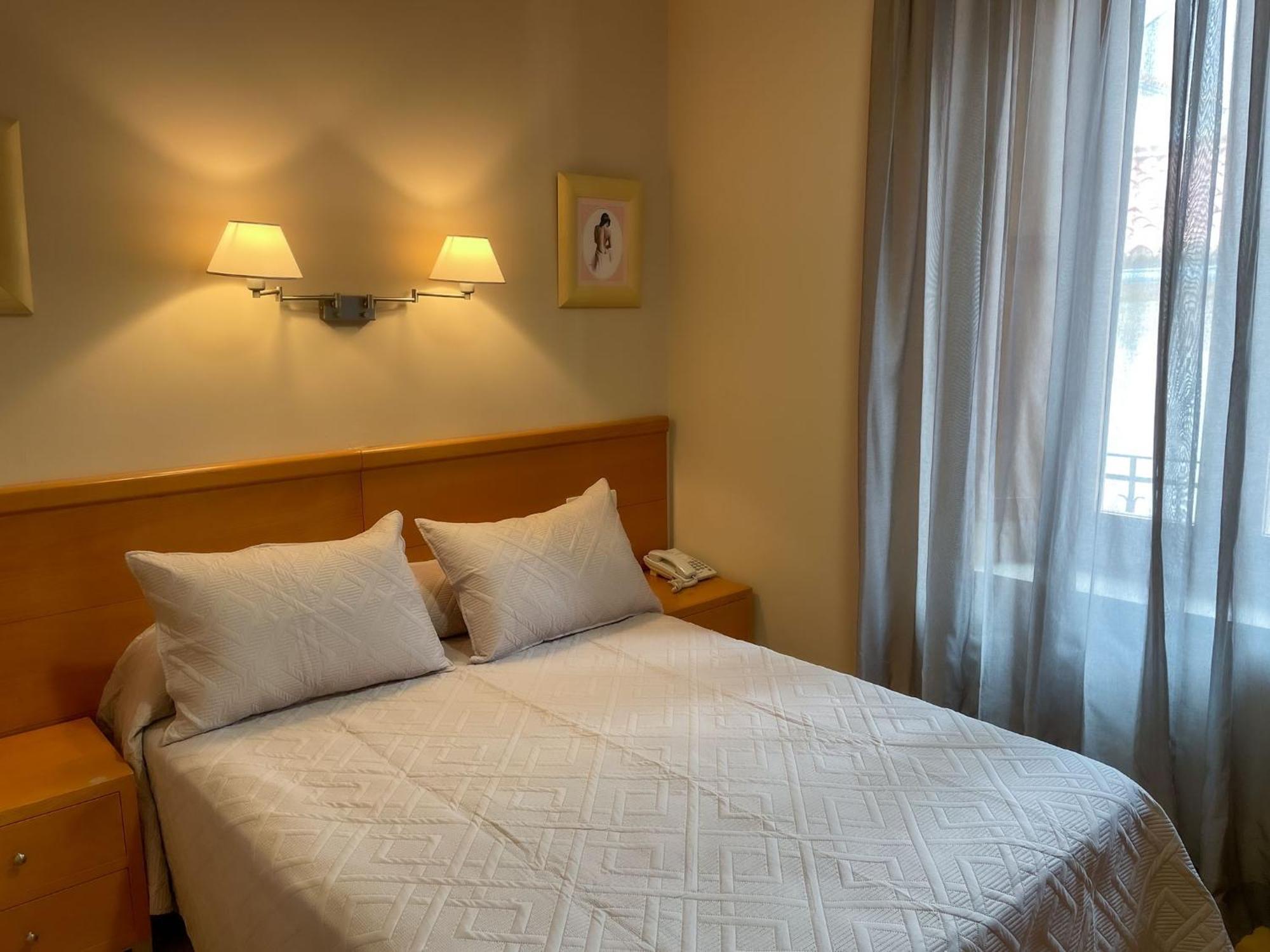 Hotel Castilla Caceres Luaran gambar