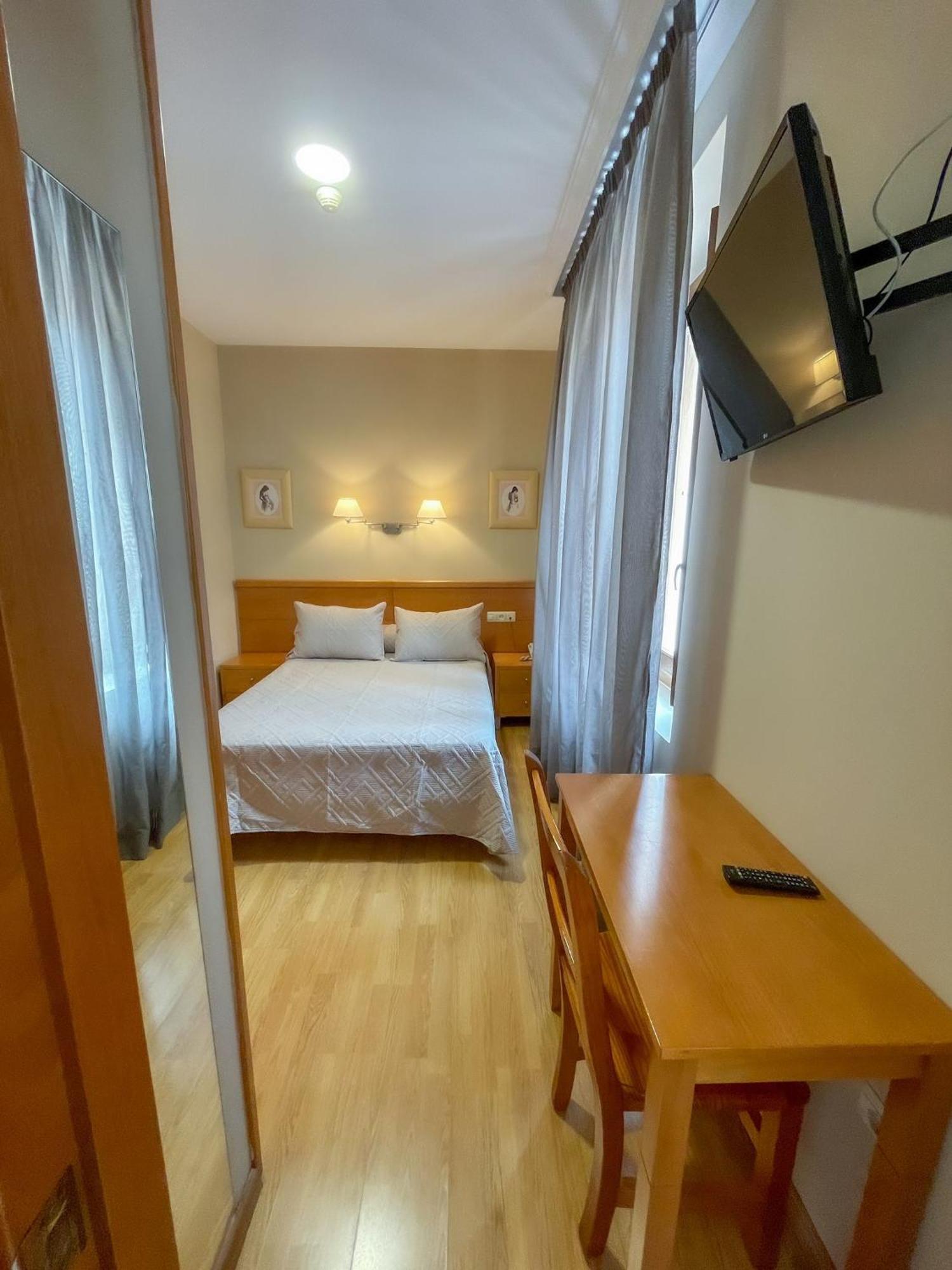 Hotel Castilla Caceres Luaran gambar