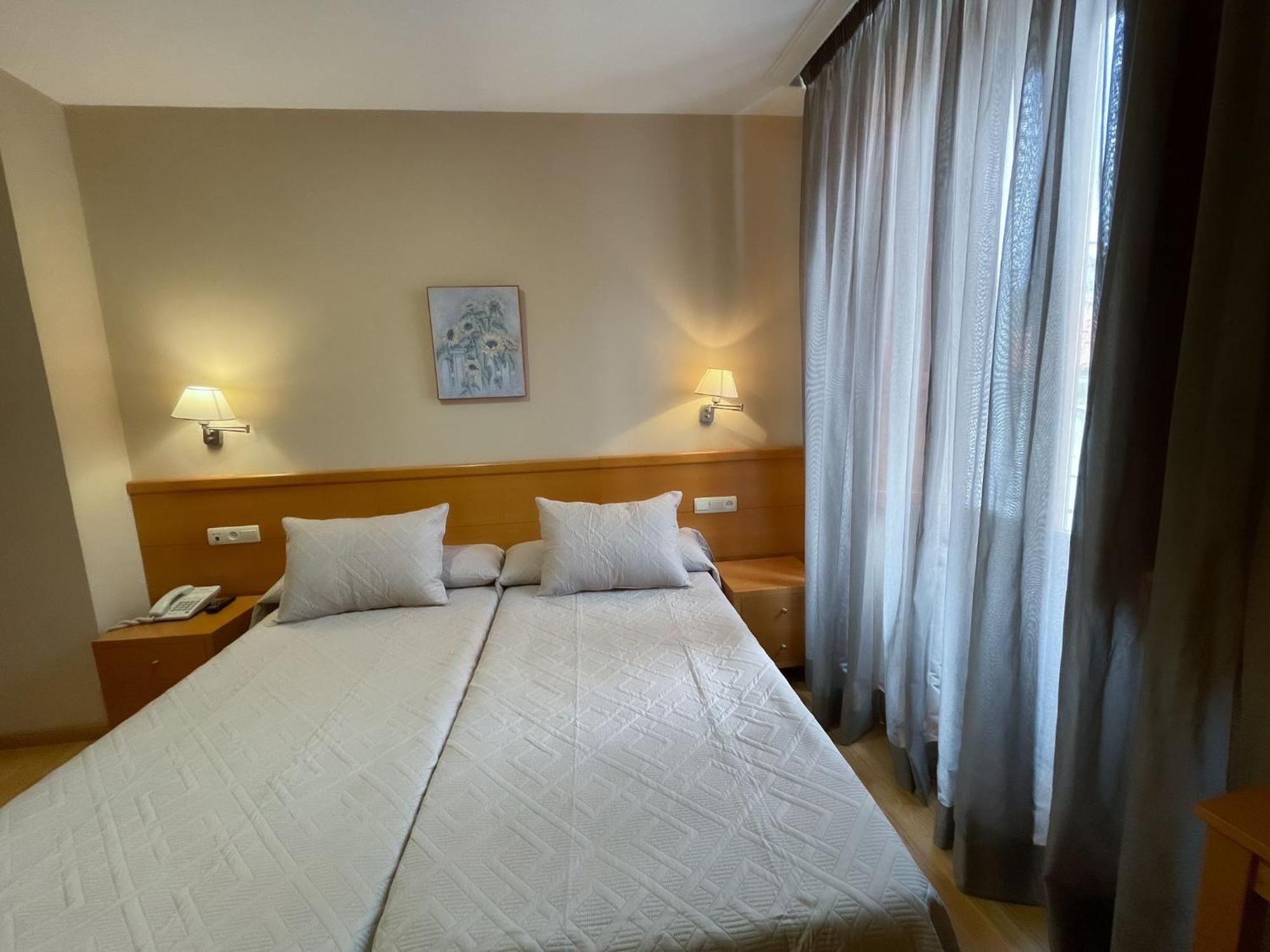 Hotel Castilla Caceres Luaran gambar