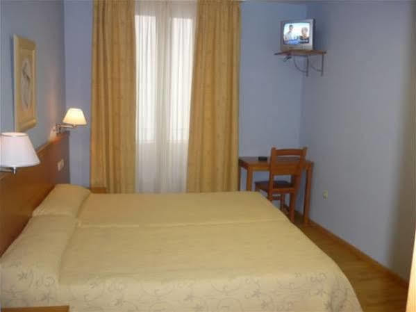 Hotel Castilla Caceres Luaran gambar
