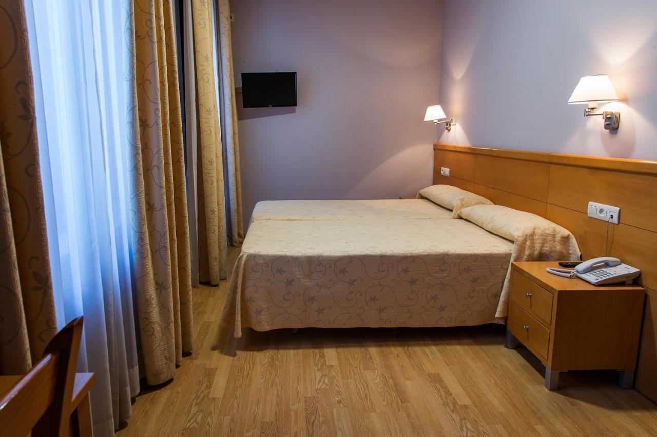 Hotel Castilla Caceres Luaran gambar
