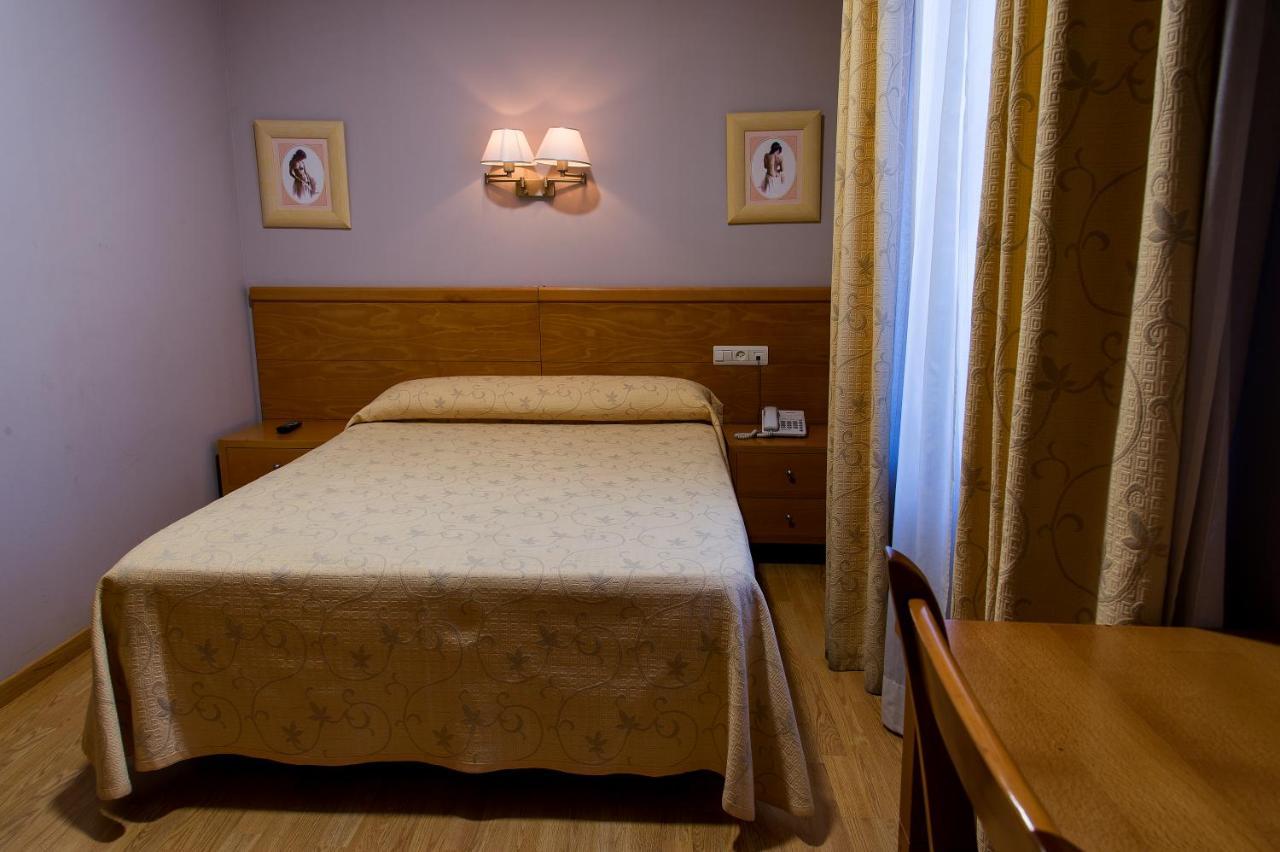 Hotel Castilla Caceres Luaran gambar